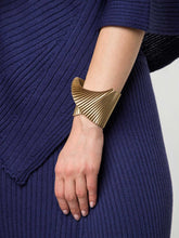 Shell Pleated Bracelet (various colors)